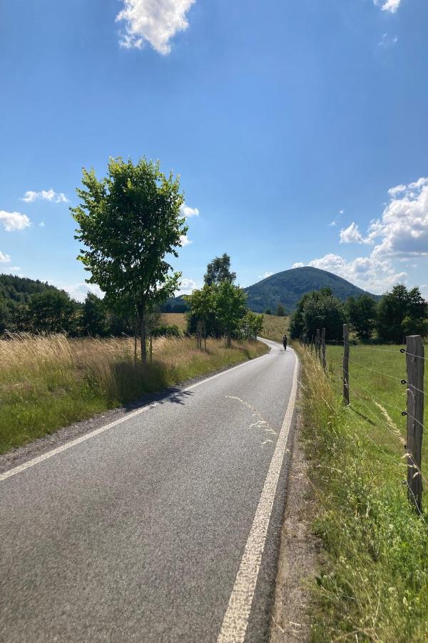 Na Valech 度假居 Krompach